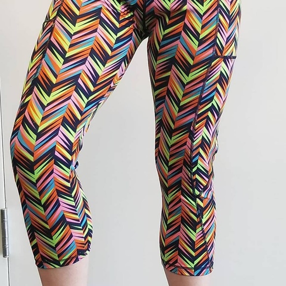 Lida Collection Athletic Capri Leggings - Picture 2 of 2